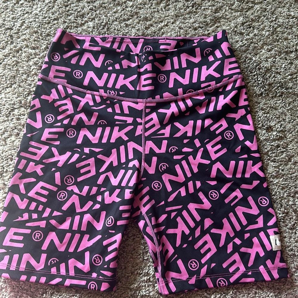 Nike One Dri-Fit women’s 7” icon clash training shorts - Picture 4 of 8